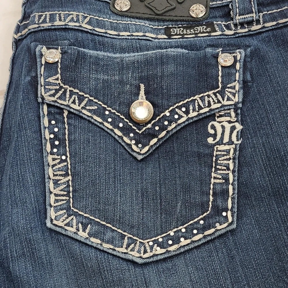 Miss Me Easy Boot Relaxed Fit size 31 Long Jeans Bling - Picture 2 of 10